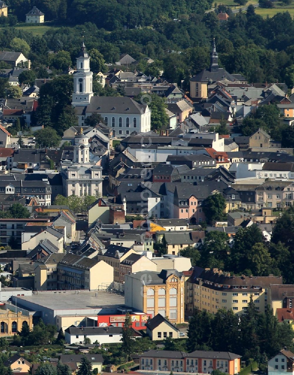 Aerial image Zeulenroda-Triebes - The center of Zeulenroda-Triebes with a view of the church Dreieinigkeitskirche in the state of Thuringia