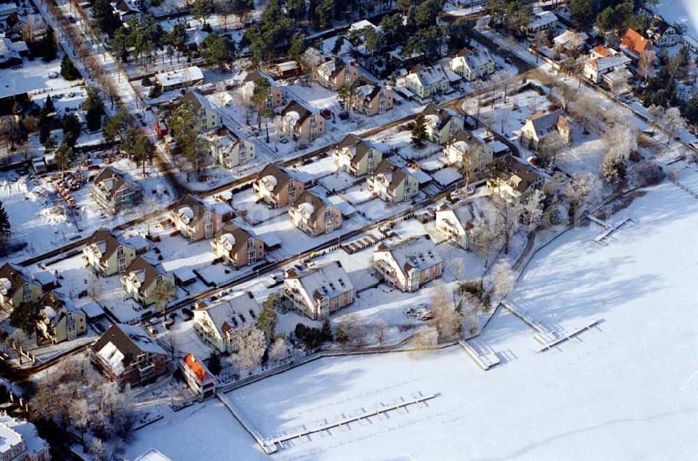 Zeuthen - Brandenburg from the bird's eye view: 08.01.2003 Zeuthen - Brandenburg Wohnsiedlung der EDR GmbH auf dem Gelände des ehem. DDR-Diplomatenclubs am Zeuthener See