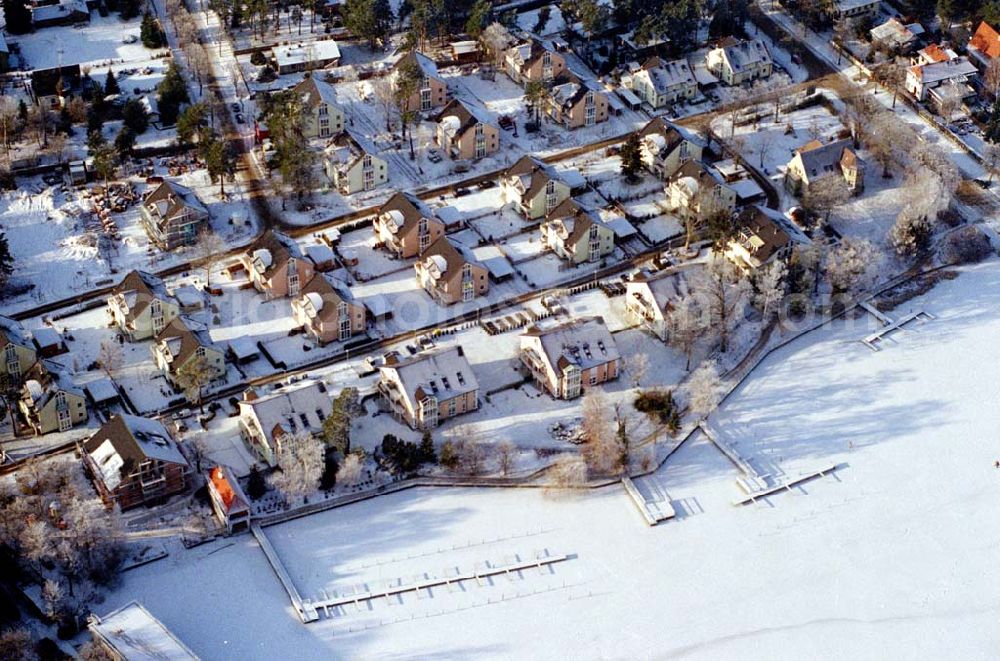 Aerial image Zeuthen - Brandenburg - 08.01.2003 Zeuthen - Brandenburg Wohnsiedlung der EDR GmbH auf dem Gelände des ehem. DDR-Diplomatenclubs am Zeuthener See