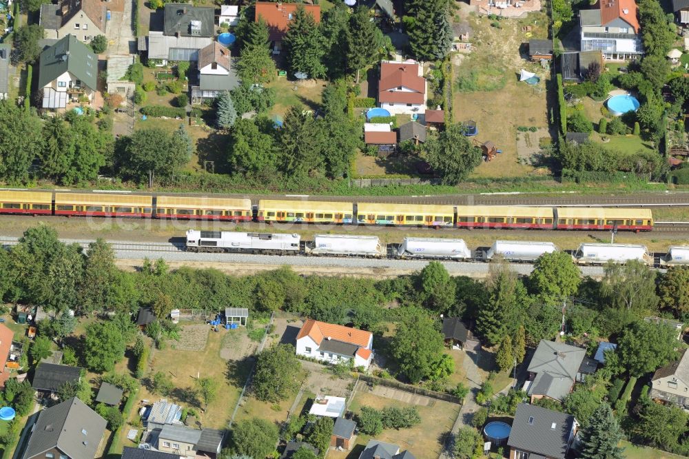 Berlin from above - Trains passing through a single-family residential area of settlement at the Wilhelmsmuehlenweg in Berlin in Germany