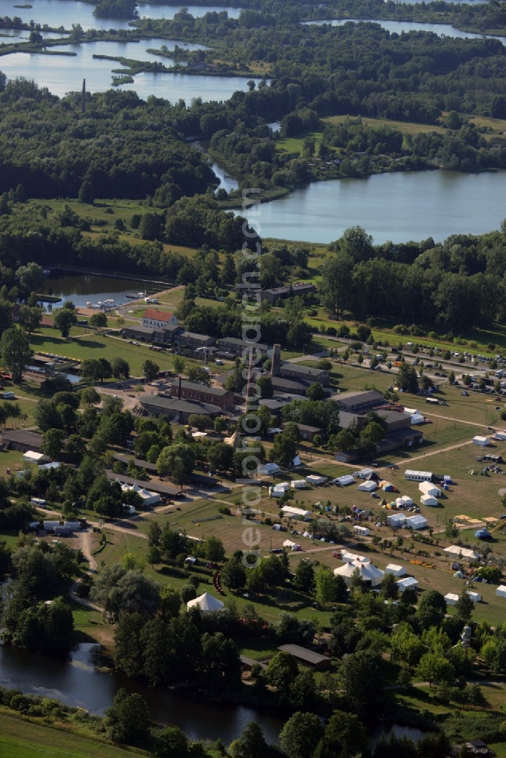 Zehdenick from the bird's eye view: Mildenberg brick work park in the town area of Zehdenick in the state of Brandenburg. The park is an industrial memorial, surrounded by lakes and ponds. The compound consists of the company sites of two former brick works and is located in the North of the Mildenberg part of the town