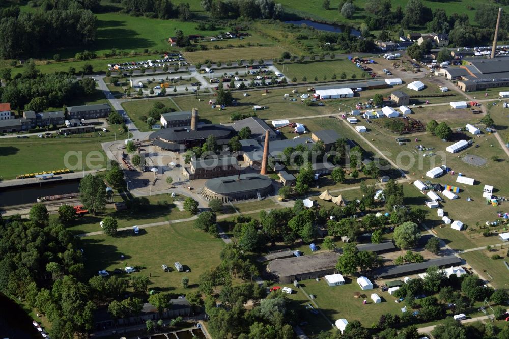 Zehdenick from the bird's eye view: Mildenberg brick work park in the town area of Zehdenick in the state of Brandenburg. The park is an industrial memorial, surrounded by lakes and ponds. The compound consists of the company sites of two former brick works and is located in the North of the Mildenberg part of the town. View of the works, chimneys and factories of the compound