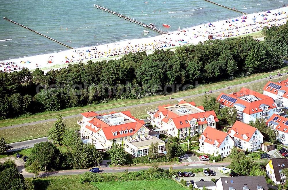 Zingst / Mecklenburg Vorpommern from the bird's eye view: Zingst / Mecklenburh Vorpommern Hotel Meereslust (gelbe Häuser am Strand)