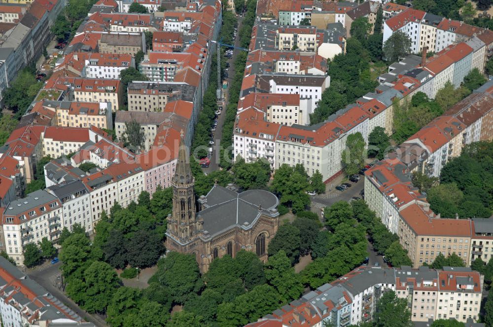 Aerial image Berlin - Die Zionskirche auf dem gleichnamigen Platz in Berlin-Mitte. Die evangelische Kirche wurde 1873 im Romanischen Stil eingeweiht und 1988 restauriert. The Zion Church in the district Prenzlauer Berg of Berlin.