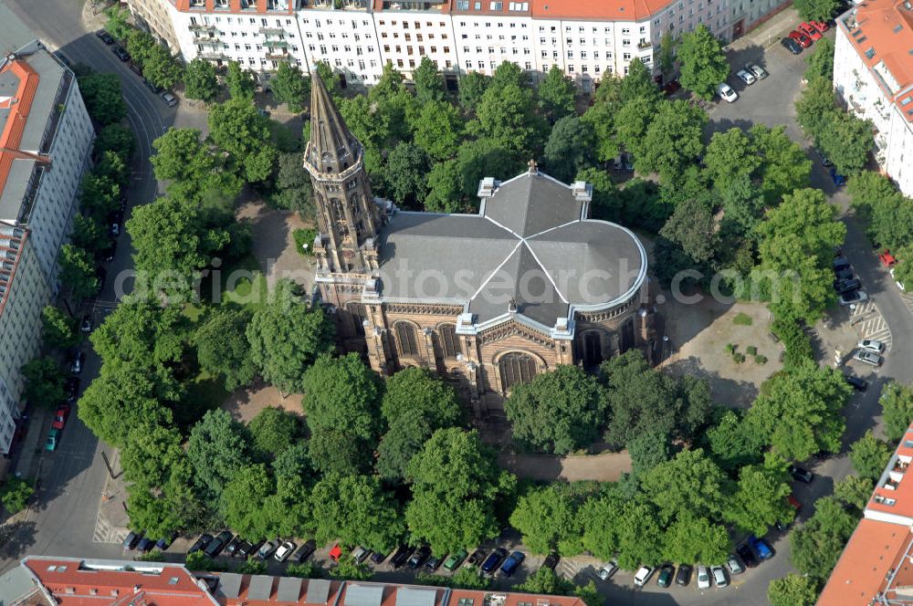 Berlin from above - Die Zionskirche auf dem gleichnamigen Platz in Berlin-Mitte. Die evangelische Kirche wurde 1873 im Romanischen Stil eingeweiht und 1988 restauriert. The Zion Church in the district Prenzlauer Berg of Berlin.