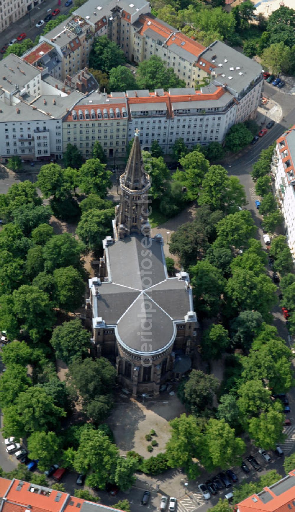 Berlin from the bird's eye view: Die Zionskirche auf dem gleichnamigen Platz in Berlin-Mitte. Die evangelische Kirche wurde 1873 im Romanischen Stil eingeweiht und 1988 restauriert. The Zion Church in the district Prenzlauer Berg of Berlin.