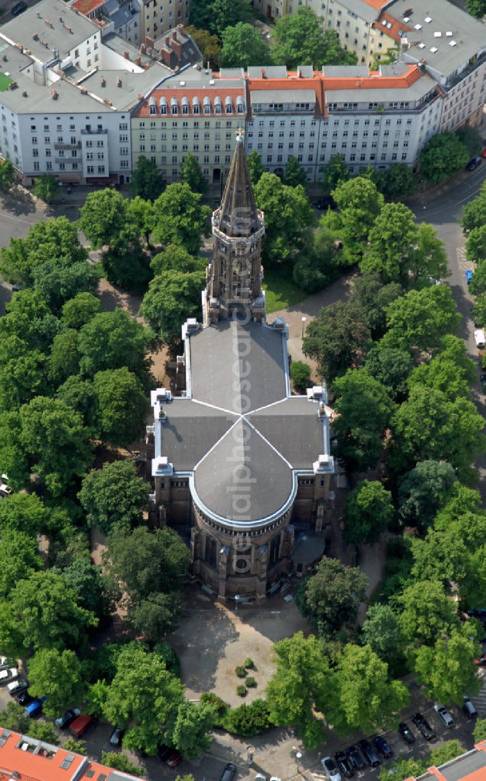 Aerial image Berlin - Die Zionskirche auf dem gleichnamigen Platz in Berlin-Mitte. Die evangelische Kirche wurde 1873 im Romanischen Stil eingeweiht und 1988 restauriert. The Zion Church in the district Prenzlauer Berg of Berlin.