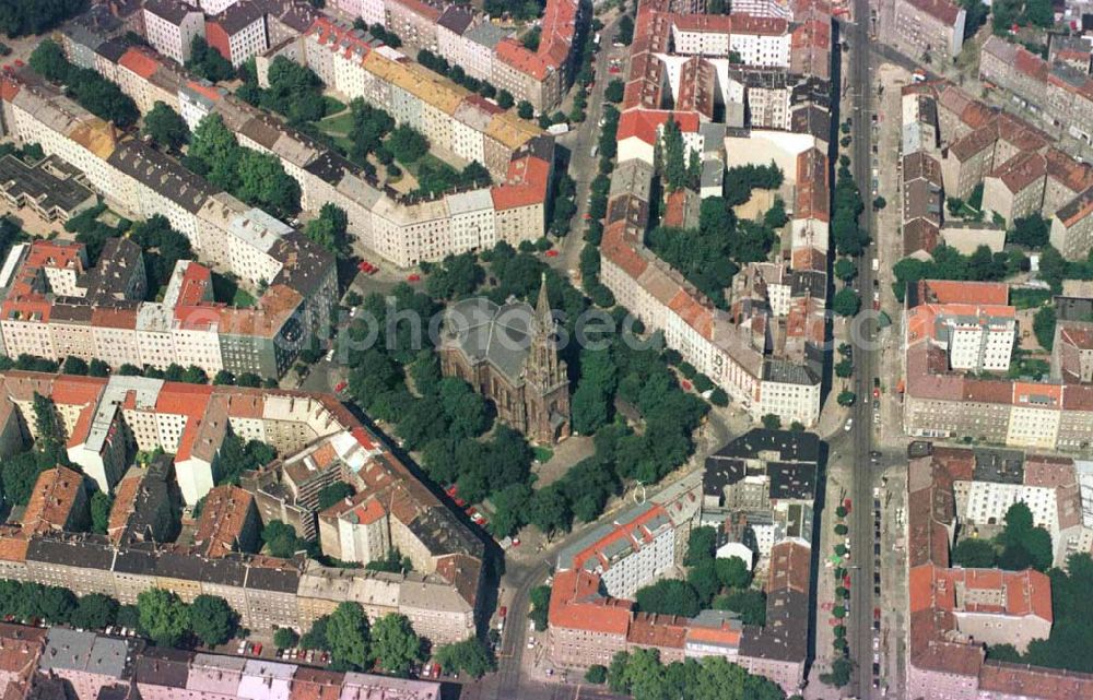 Berlin-Prenzlauer Berg from the bird's eye view: Zionskirche mit Zionskirchplatz