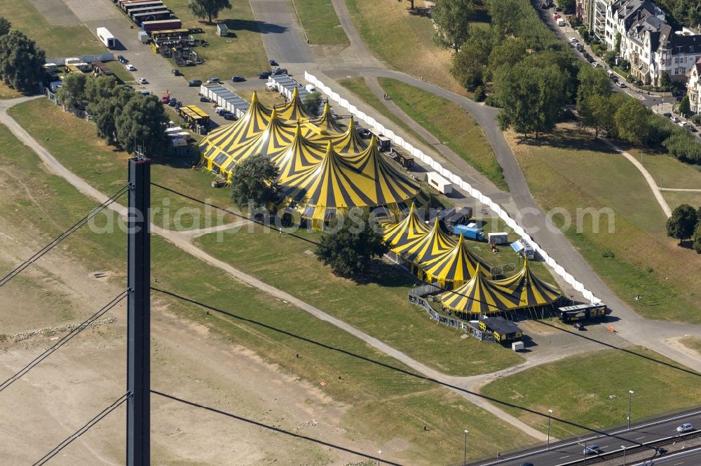 Aerial photograph Düsseldorf - Circus tents of the circus Flic - Flac on the Rheinwiesen in Duesseldorf in North Rhine-Westphalia