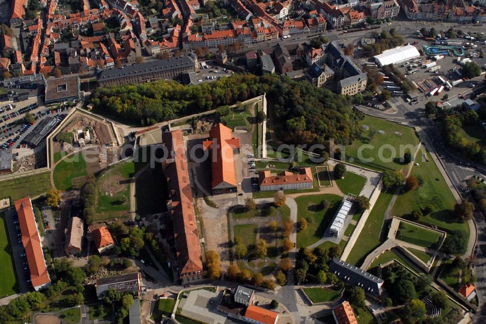 Aerial photograph Erfurt - Blick auf die Zitadelle Petersberg. Das Kernwerk der Zitadelle wurde von 1665-1707 angelegt und in Etappen bis 1868 aus- und umgebaut. Die Zitadelle Petersberg ist die einzige weitgehend erhaltene barocke Stadtfestung Mitteleuropas. Kontakt: Tourismus Gesellschaft Erfurt, Benediktsplatz 1, 99084 Erfurt; E-Mail: service@erfurt-tourist.de