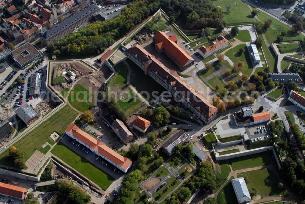 Erfurt from the bird's eye view: Blick auf die Zitadelle Petersberg. Das Kernwerk der Zitadelle wurde von 1665-1707 angelegt und in Etappen bis 1868 aus- und umgebaut. Die Zitadelle Petersberg ist die einzige weitgehend erhaltene barocke Stadtfestung Mitteleuropas. Kontakt: Tourismus Gesellschaft Erfurt, Benediktsplatz 1, 99084 Erfurt; E-Mail: service@erfurt-tourist.de