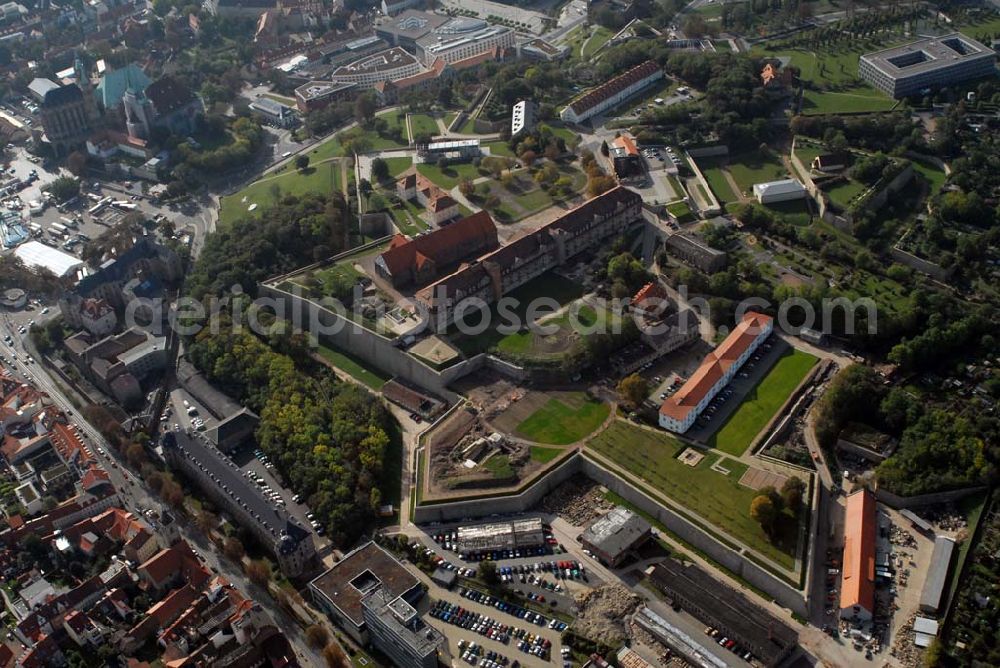 Erfurt from above - Blick auf die Zitadelle Petersberg. Das Kernwerk der Zitadelle wurde von 1665-1707 angelegt und in Etappen bis 1868 aus- und umgebaut. Die Zitadelle Petersberg ist die einzige weitgehend erhaltene barocke Stadtfestung Mitteleuropas. Kontakt: Tourismus Gesellschaft Erfurt, Benediktsplatz 1, 99084 Erfurt; E-Mail: service@erfurt-tourist.de