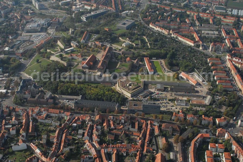 Erfurt from the bird's eye view: Blick auf die Zitadelle Petersberg. Das Kernwerk der Zitadelle wurde von 1665-1707 angelegt und in Etappen bis 1868 aus- und umgebaut. Die Zitadelle Petersberg ist die einzige weitgehend erhaltene barocke Stadtfestung Mitteleuropas. Kontakt: Tourismus Gesellschaft Erfurt, Benediktsplatz 1, 99084 Erfurt; E-Mail: service@erfurt-tourist.de