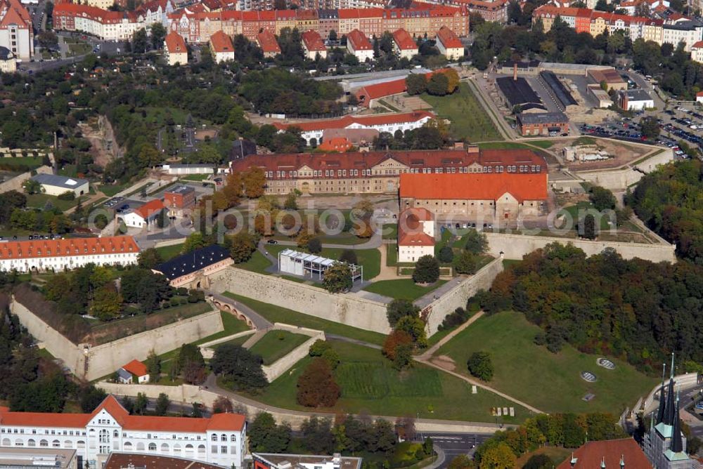 Erfurt from above - Blick auf die Zitadelle Petersberg. Das Kernwerk der Zitadelle wurde von 1665-1707 angelegt und in Etappen bis 1868 aus- und umgebaut. Die Zitadelle Petersberg ist die einzige weitgehend erhaltene barocke Stadtfestung Mitteleuropas. Kontakt: Tourismus Gesellschaft Erfurt, Benediktsplatz 1, 99084 Erfurt; E-Mail: service@erfurt-tourist.de