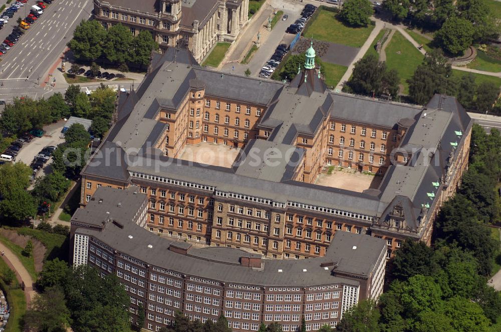 Aerial image - Blick auf das Ziviljustizgebäude mit Grundbuchamt, Amts- und Landgericht am Sievekingplatz 1 im Stadtteil Hamburg-Neustadt. View of the civil courthouse, with Land Registry, District and Supreme Court on Sievekingplatz one in the district of Hamburg-Neustadt.