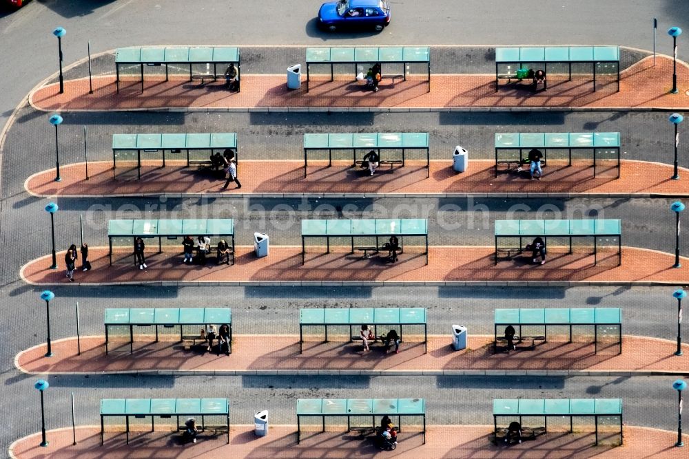 Wesel from the bird's eye view: Central Bus Station of RVN Regionalverkehr Niederrhein GmbH on Franz-Etzel-Platz in Wesel in the state North Rhine-Westphalia