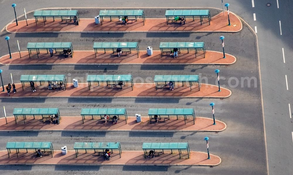 Aerial photograph Wesel - Central Bus Station of RVN Regionalverkehr Niederrhein GmbH on Franz-Etzel-Platz in Wesel in the state North Rhine-Westphalia