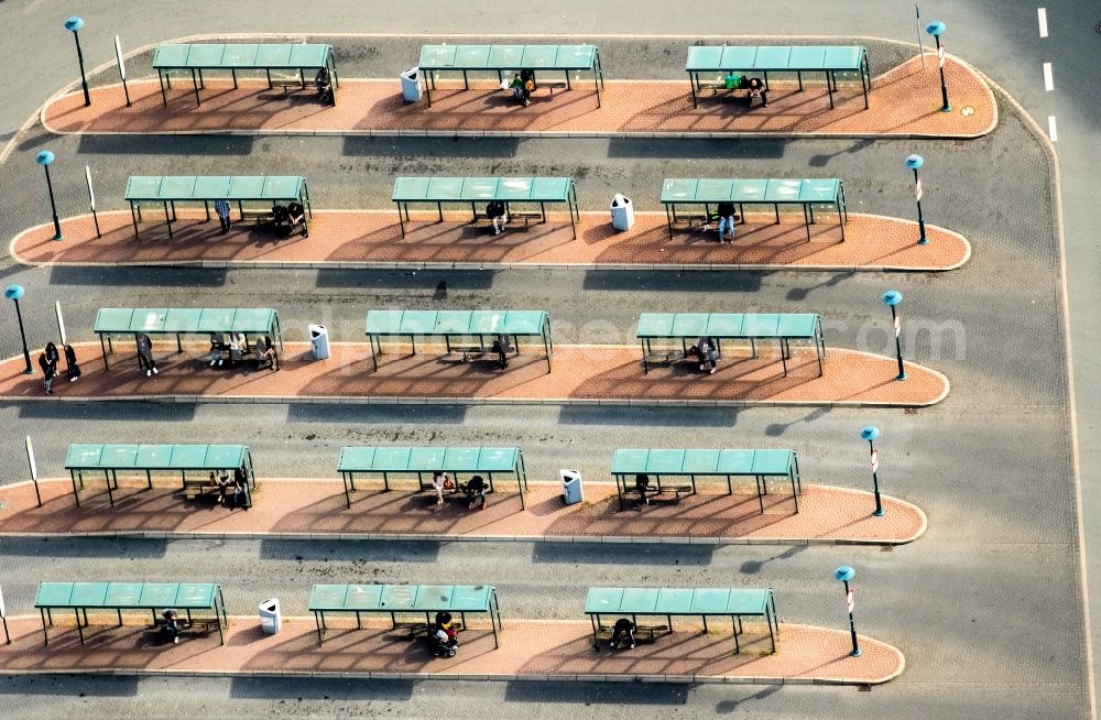 Wesel from above - Central Bus Station of RVN Regionalverkehr Niederrhein GmbH on Franz-Etzel-Platz in Wesel in the state North Rhine-Westphalia