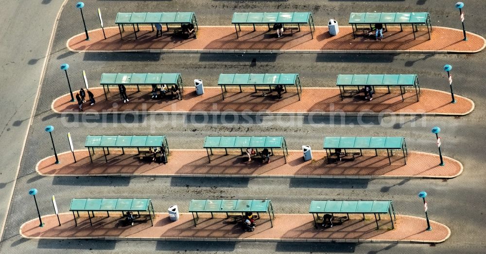 Wesel from the bird's eye view: Central Bus Station of RVN Regionalverkehr Niederrhein GmbH on Franz-Etzel-Platz in Wesel in the state North Rhine-Westphalia