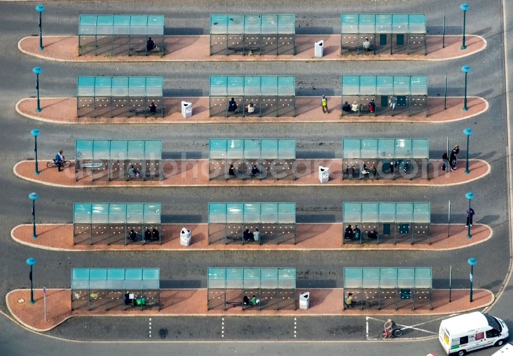 Aerial image Wesel - Central Bus Station of RVN Regionalverkehr Niederrhein GmbH on Franz-Etzel-Platz in Wesel in the state North Rhine-Westphalia