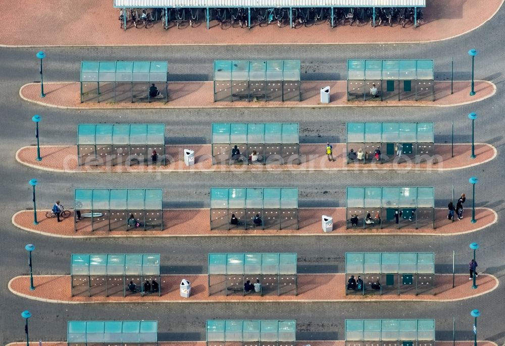 Aerial photograph Wesel - Central Bus Station of RVN Regionalverkehr Niederrhein GmbH on Franz-Etzel-Platz in Wesel in the state North Rhine-Westphalia