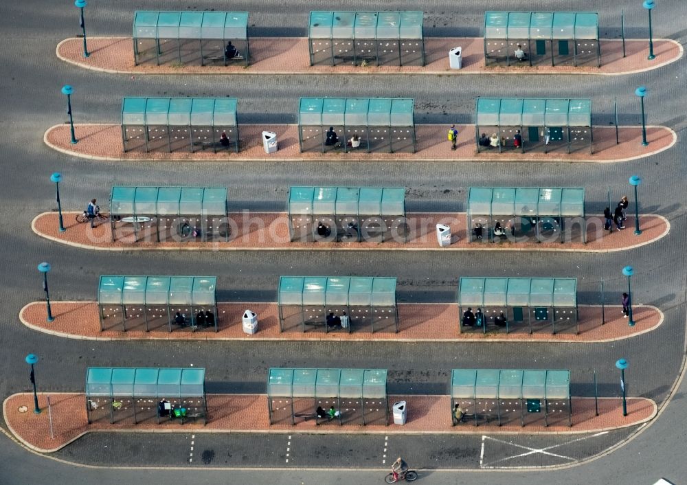 Wesel from above - Central Bus Station of RVN Regionalverkehr Niederrhein GmbH on Franz-Etzel-Platz in Wesel in the state North Rhine-Westphalia