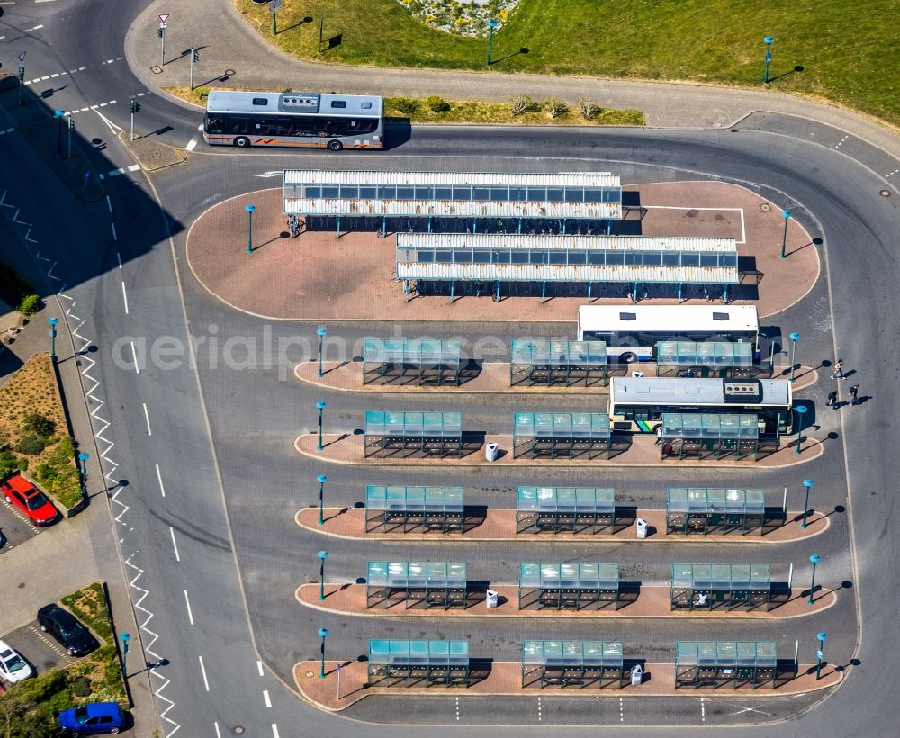 Wesel from above - Central Bus Station of RVN Regionalverkehr Niederrhein GmbH on Franz-Etzel-Platz in Wesel in the state North Rhine-Westphalia