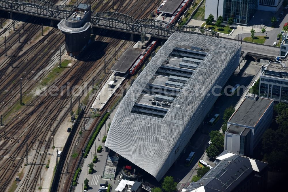 München from the bird's eye view: Central Bus Station to Arnulfstrasse the Public Transportation in the district Ludwigsvorstadt in Munich in the state Bavaria, Germany