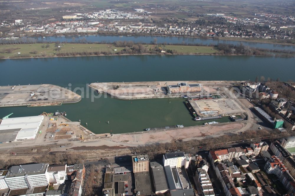 Mainz from the bird's eye view: Development area on grounds of the former customs and inland port on the banks of the River Rhine in Mainz in Rhineland-Palatinate