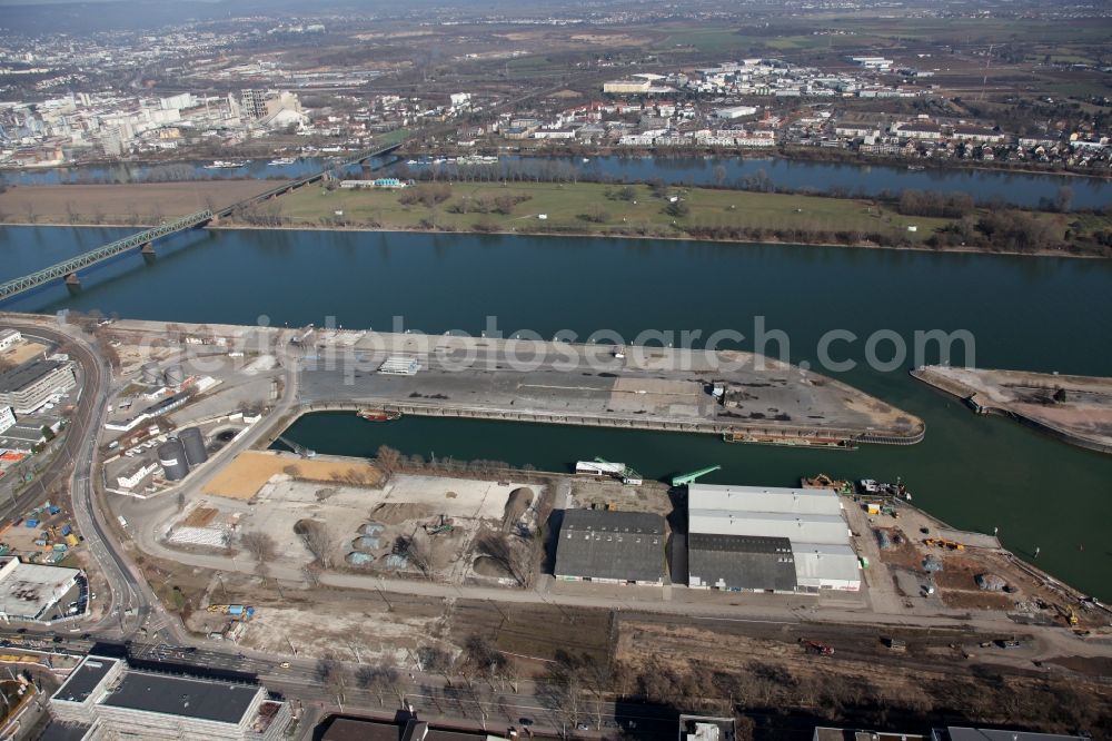 Mainz from the bird's eye view: Development area on grounds of the former customs and inland port on the banks of the River Rhine in Mainz in Rhineland-Palatinate