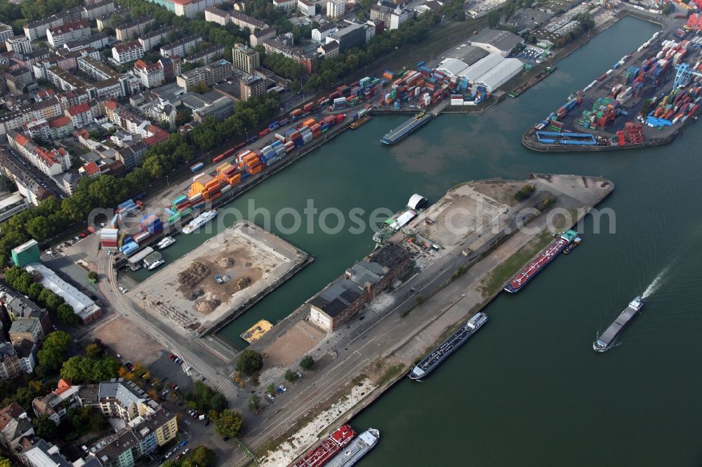 Mainz from the bird's eye view: Development area on grounds of the former customs and inland port on the banks of the River Rhine in Mainz in Rhineland-Palatinate