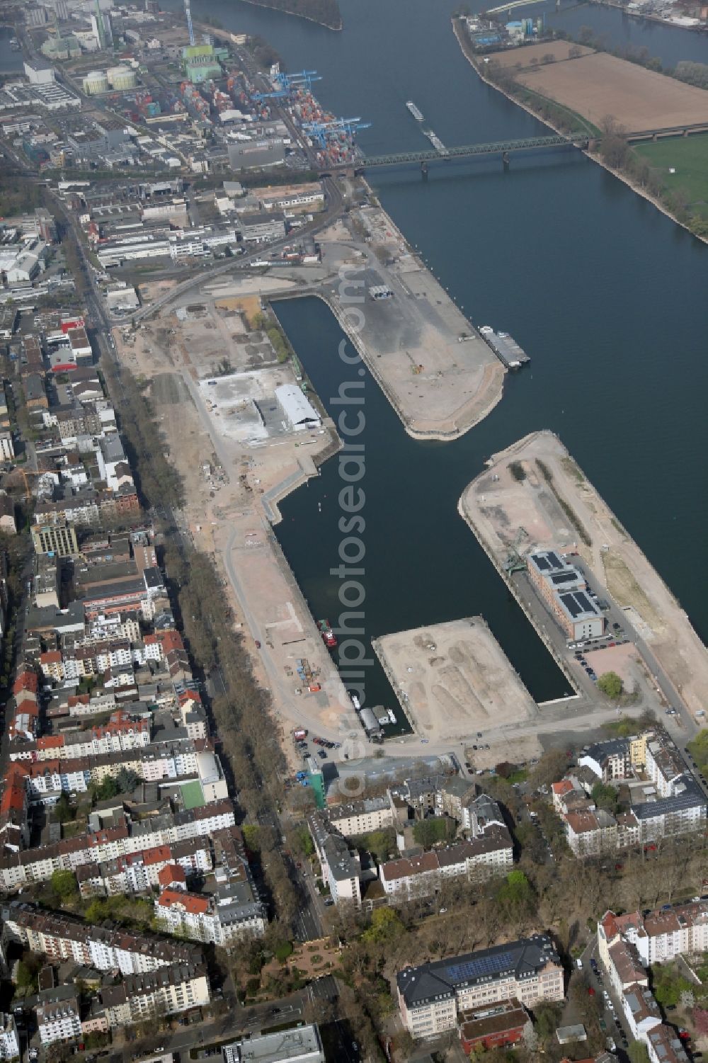 Mainz Neustadt from above - Development area on grounds of the former customs and inland port on the banks of the River Rhine in Mainz in Rhineland-Palatinate