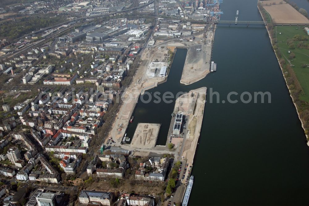 Mainz Neustadt from the bird's eye view: Development area on grounds of the former customs and inland port on the banks of the River Rhine in Mainz in Rhineland-Palatinate