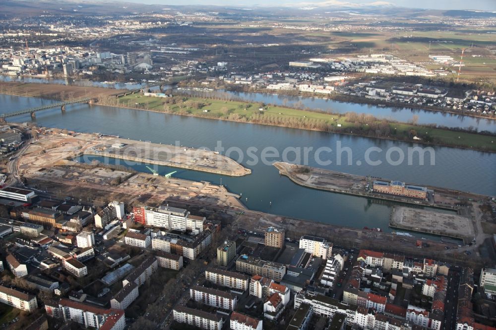 Mainz from the bird's eye view: Development area on grounds of the former customs and inland port on the banks of the River Rhine in Mainz in Rhineland-Palatinate