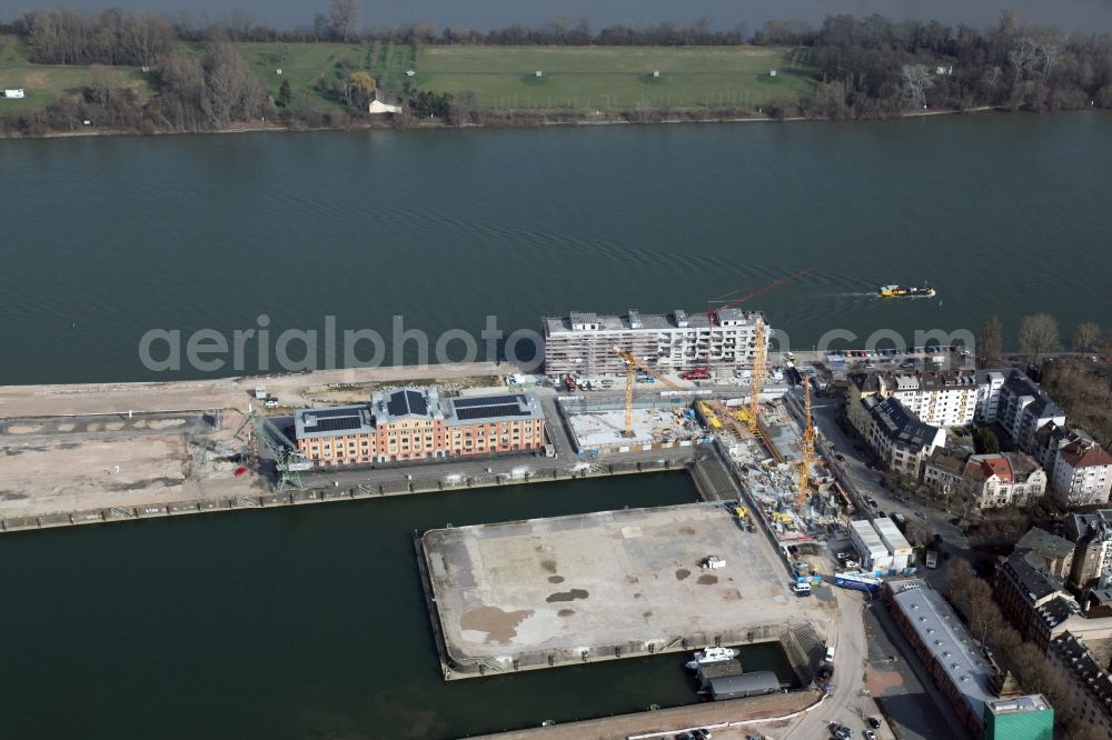 Mainz from the bird's eye view: Development area on grounds of the former customs and inland port on the banks of the River Rhine in Mainz in Rhineland-Palatinate