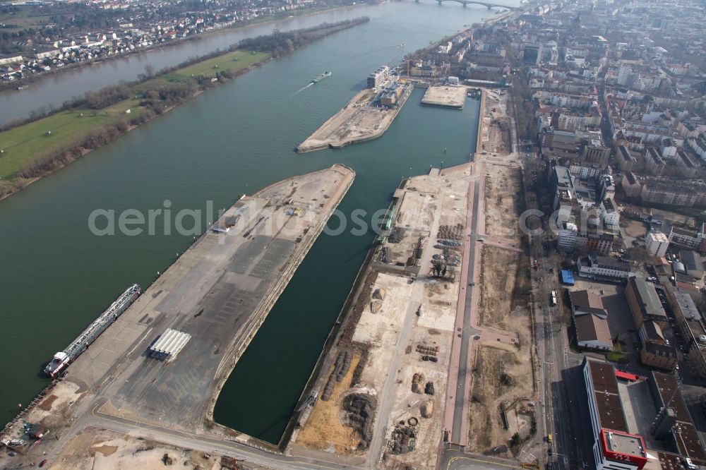 Mainz from the bird's eye view: Development area on grounds of the former customs and inland port on the banks of the River Rhine in Mainz in Rhineland-Palatinate