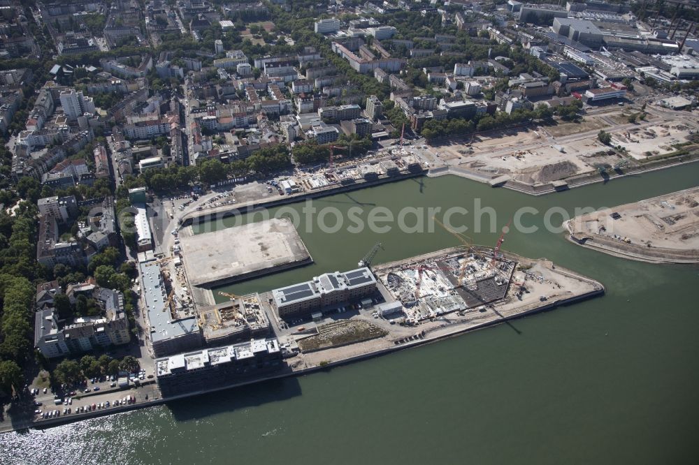 Mainz from the bird's eye view: Development area on grounds of the former customs and inland port on the banks of the River Rhine in Mainz in Rhineland-Palatinate