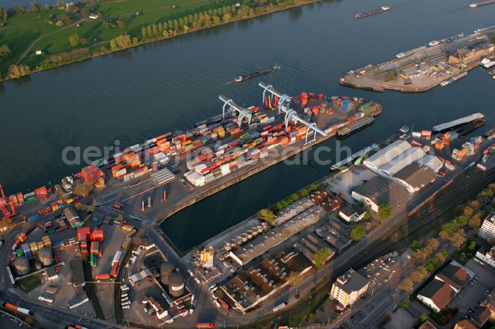 Aerial photograph Mainz - Harbour in the Neustadt part of Mainz in the state of Rhineland-Palatinate. View of the industrial area in the North of the city. The custom harbour of Mainz on the Rhine is visible in the background. The compound consists of containers, cranes and docks