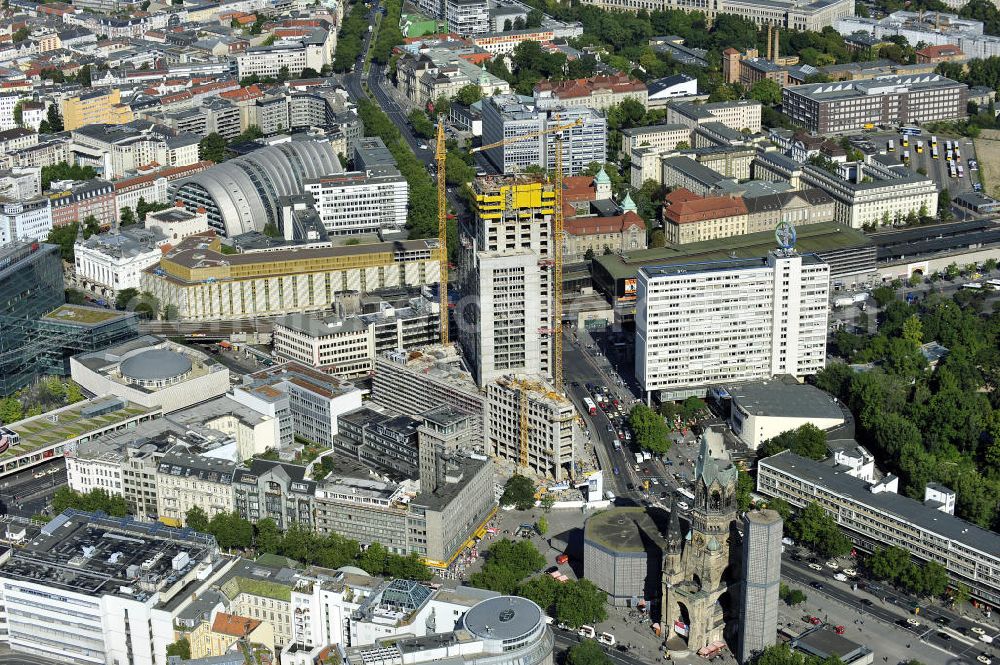 Aerial photograph Berlin - Cityscape of downtown West at the Bahnhof Zoo with the square Breitscheidplatz, the Kaiser Wilhelm Memorial Church, the construction side of the Zoofenster high-rise at the square Hardenbergplatz and the architectural ensemble Zoobogen