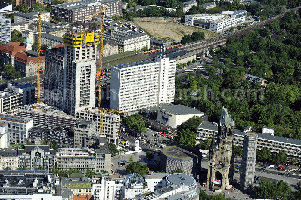 Berlin from the bird's eye view: Cityscape of downtown West at the Bahnhof Zoo with the square Breitscheidplatz, the Kaiser Wilhelm Memorial Church, the construction side of the Zoofenster high-rise at the square Hardenbergplatz and the architectural ensemble Zoobogen