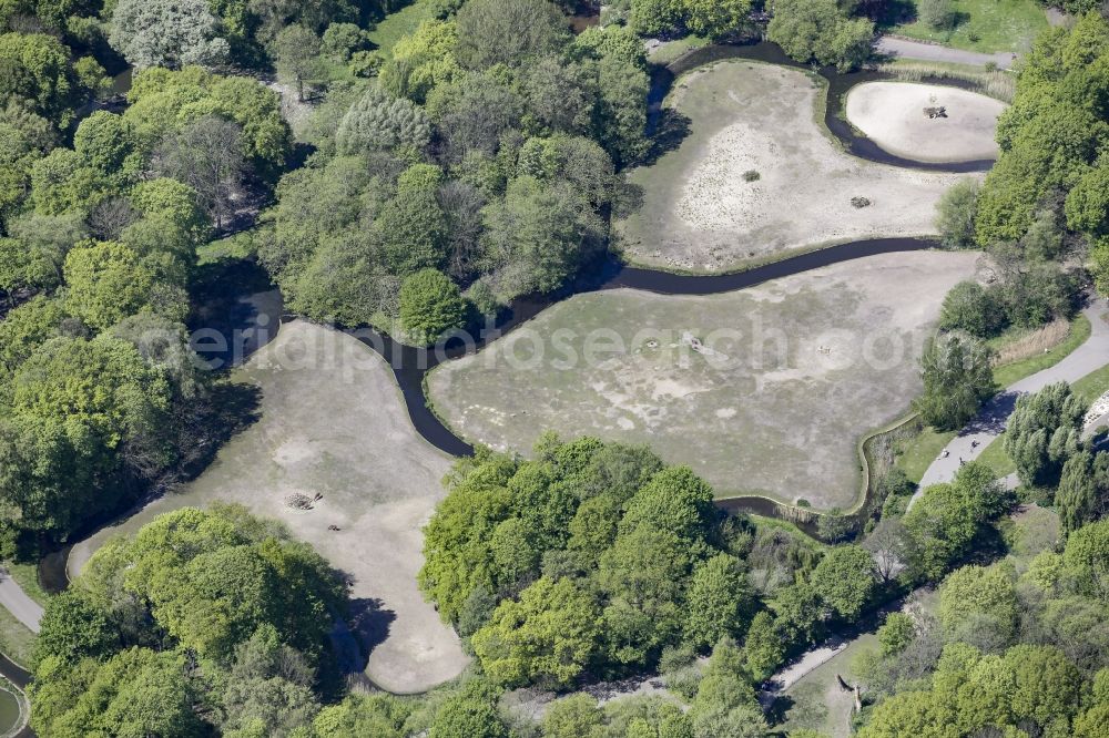 Berlin from the bird's eye view: Premises of and visitors in the zoo Tierpark in the Friedrichsfelde part of the district of Lichtenberg in Berlin, Germany