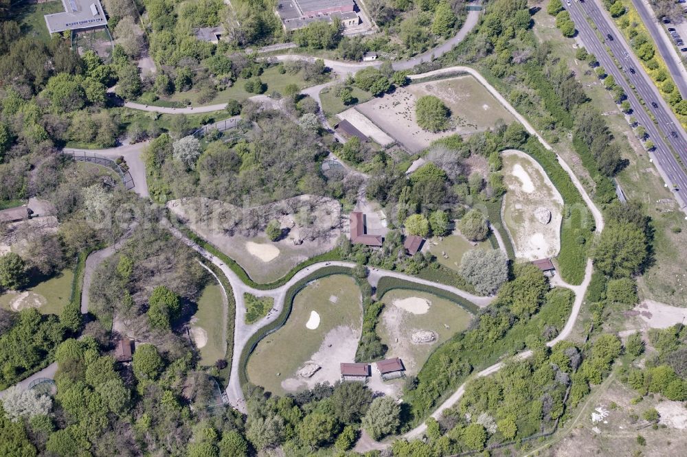 Aerial image Berlin - Premises of and visitors in the zoo Tierpark in the Friedrichsfelde part of the district of Lichtenberg in Berlin, Germany