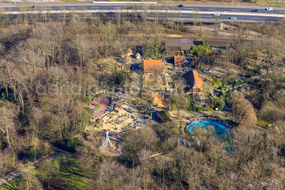 Aerial photograph Duisburg - Zoo grounds in the Carl Benz street in Duisburg in the state North Rhine-Westphalia