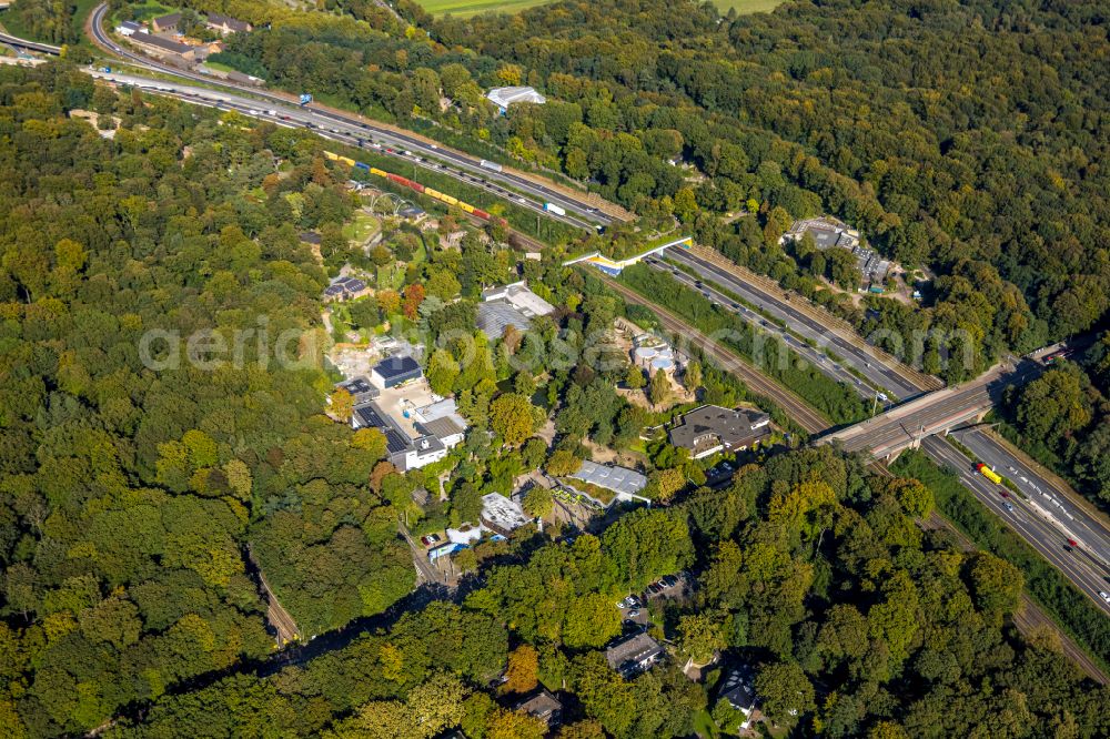 Aerial photograph Duisburg - Zoo grounds in the Carl Benz street in Duisburg in the state North Rhine-Westphalia