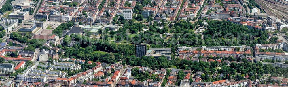 Karlsruhe from the bird's eye view: Zoo grounds at the Zoological City Garden zoo with boat gondolas on the lake in the district Suedweststadt in Karlsruhe in the state Baden-Wuerttemberg, Germany