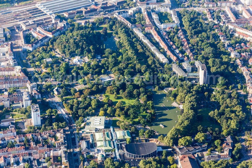 Karlsruhe from the bird's eye view: Zoo grounds at the Zoological City Garden zoo with boat gondolas on the lake in the district Suedweststadt in Karlsruhe in the state Baden-Wuerttemberg, Germany