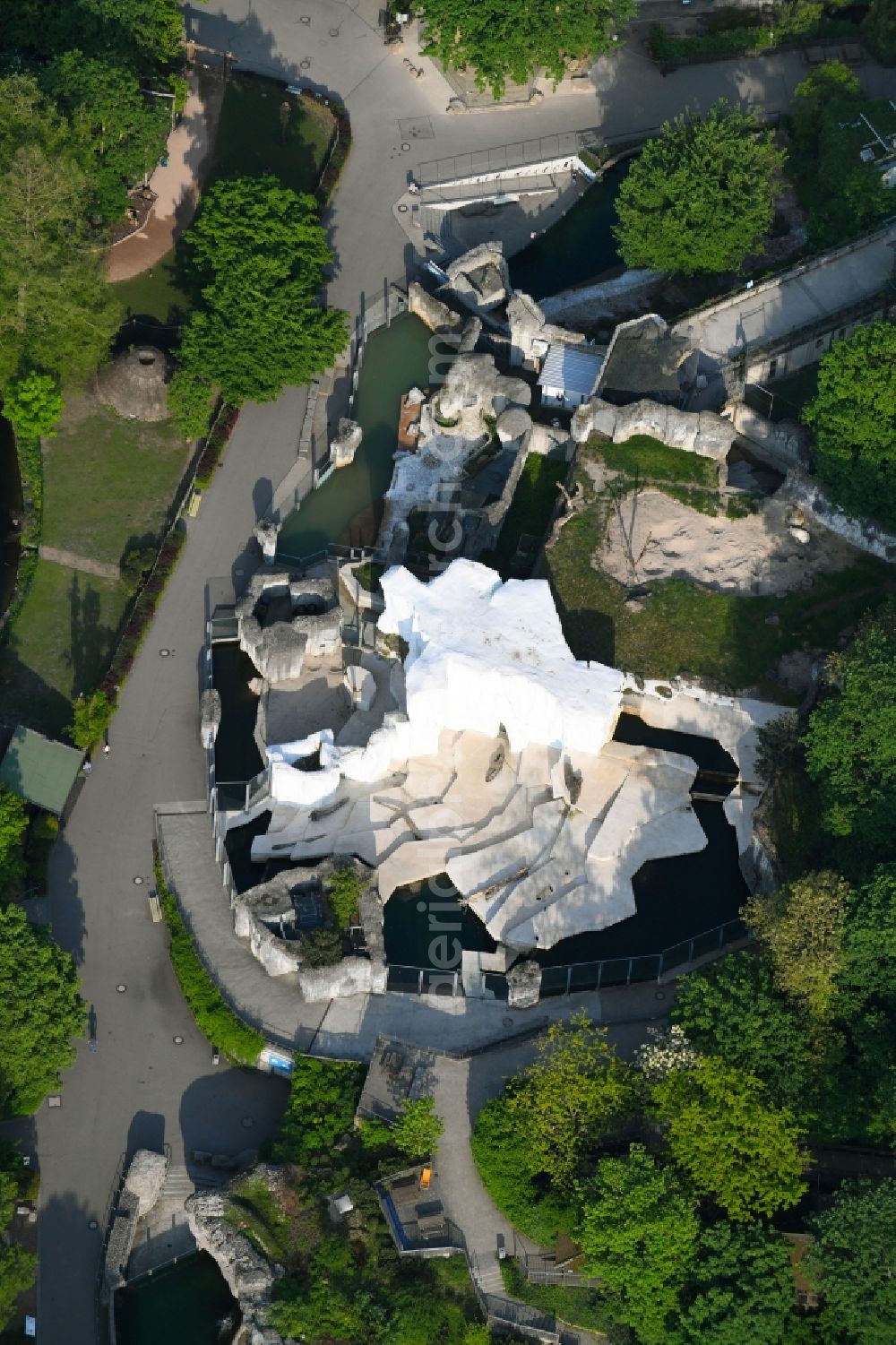 Aerial image Karlsruhe - Zoo grounds Zoologischer Stadtgarten in Karlsruhe in the state Baden-Wurttemberg, Germany