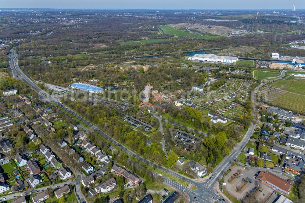 Aerial image Gelsenkirchen - Zoo grounds of ZOOM Erlebniswelt on Bleckstrasse in the district Bismarck in Gelsenkirchen in the state North Rhine-Westphalia, Germany