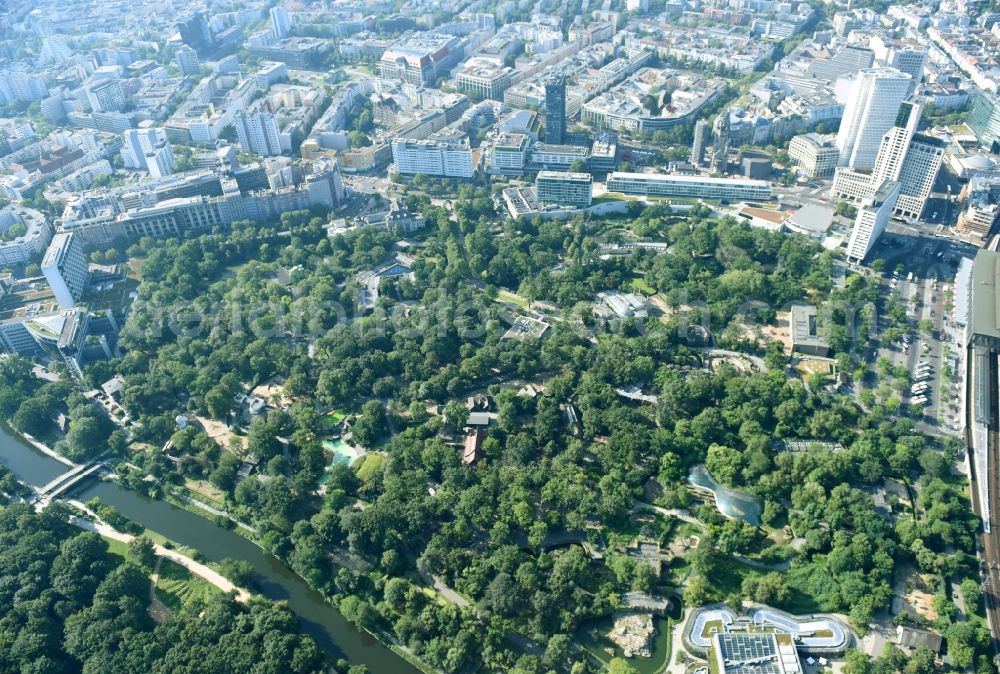 Aerial photograph Berlin - Zoo grounds of Zoologischer Garten Berlin in the district Mitte in Berlin, Germany