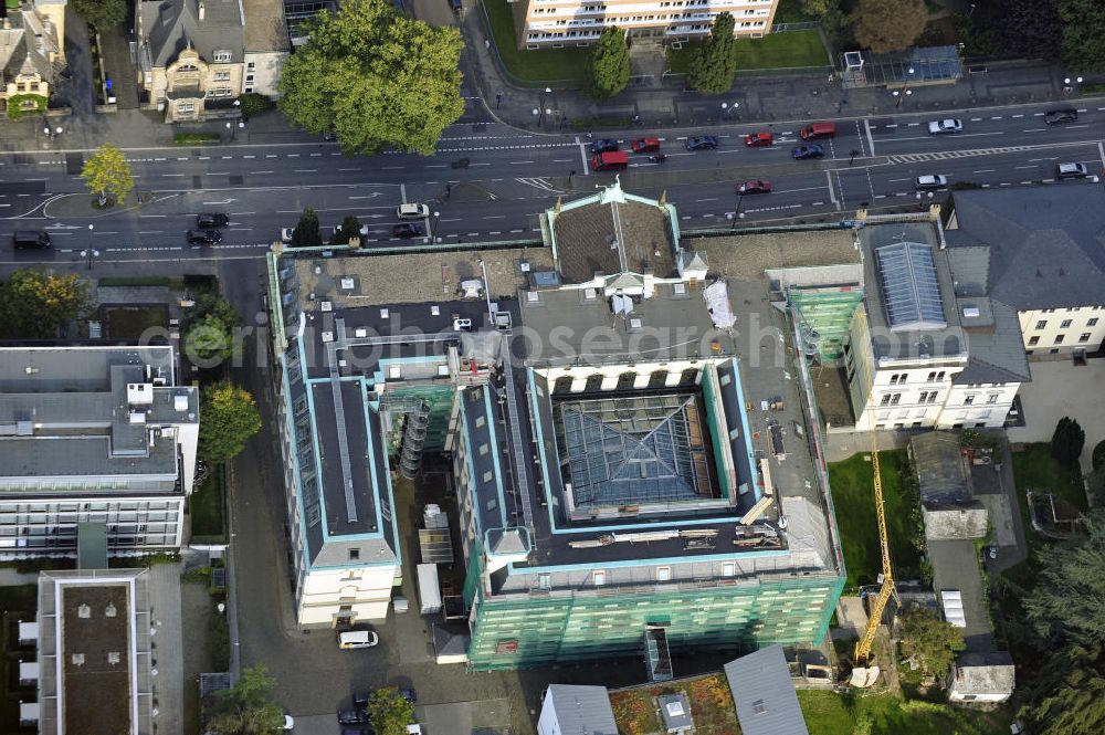 Bonn from above - Das Zoologische Forschungsmuseum Alexan der König an der Adenauerallee im Stadtteil Gronau. In dem Naturkundemuseum wurde 1948 der Parlamentarische Rat eröffnet und später waren für kurze Zeit das Bundeskanzleramt sowie Ministeriumsbüros untergebracht. The Zoological Research Museum Alexan der Koenig at the Adenauerallee in the district Gronau.